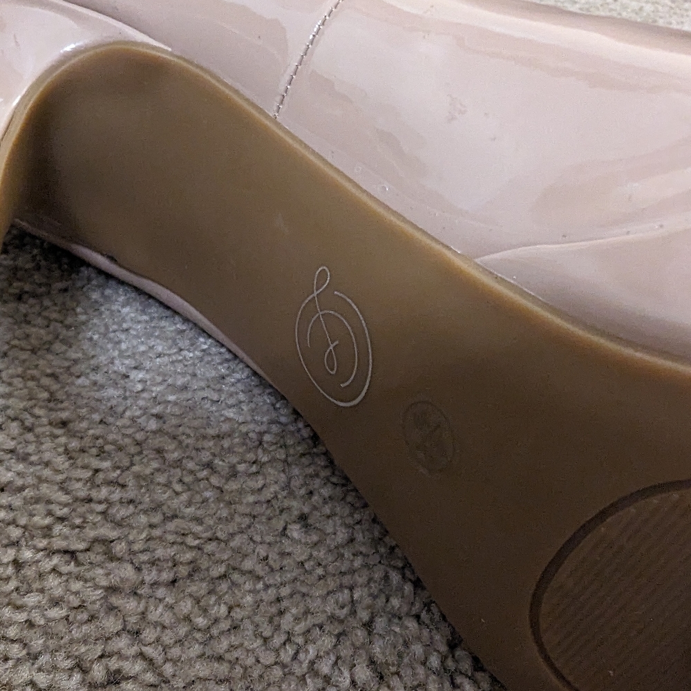 Heels - Picture 2 of 7
